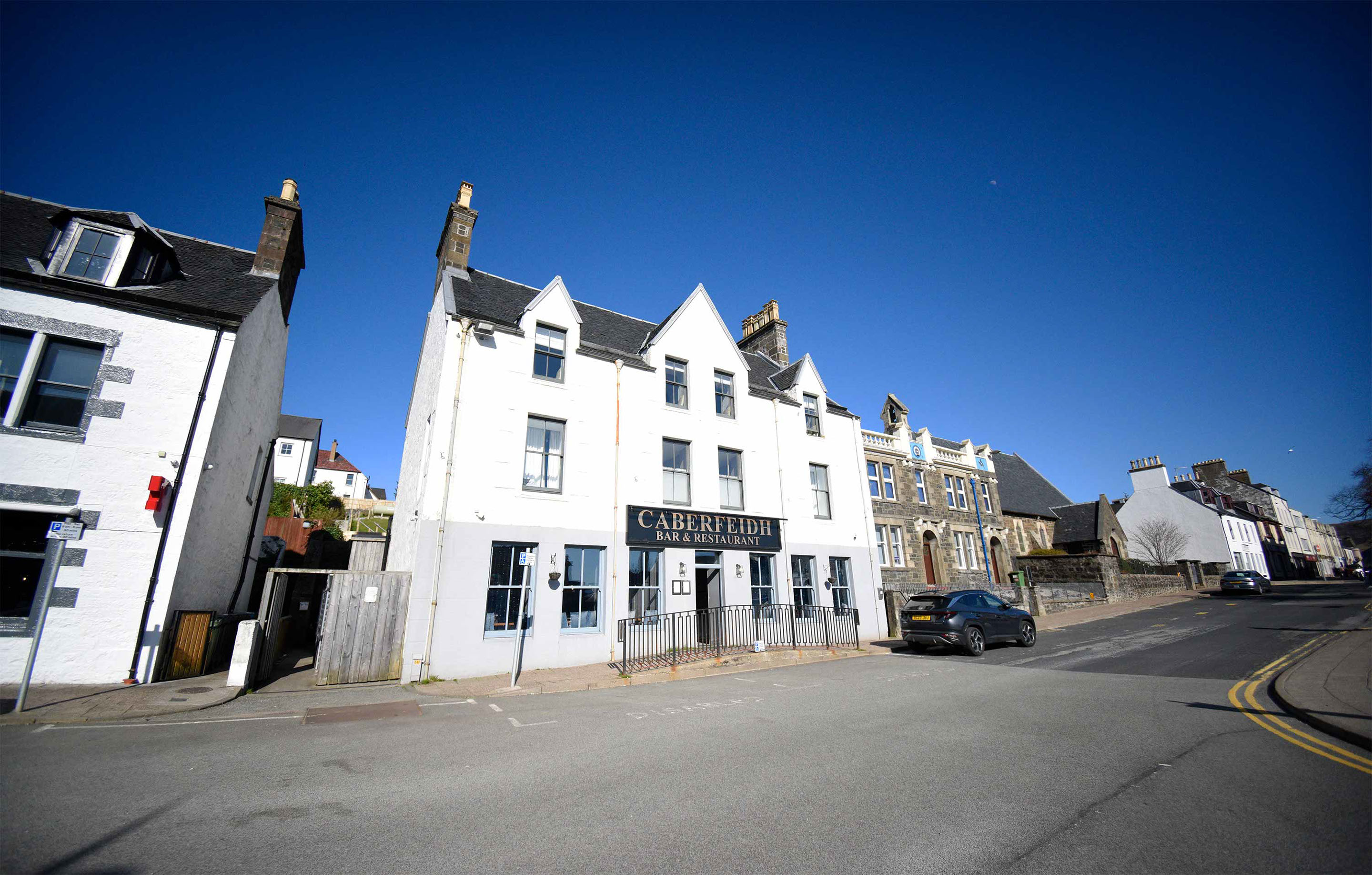 Our Luxury Guest House Accommodation in Portrer contains spacious modern en suite bathrooms