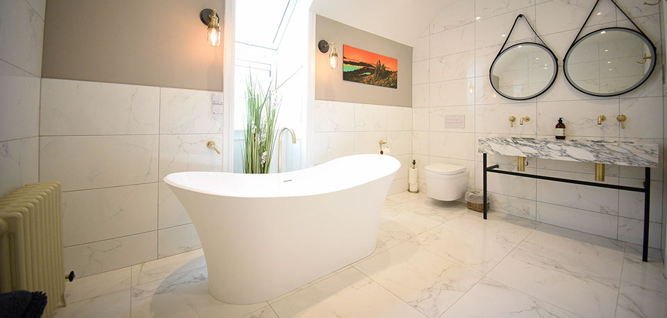 Somerled House Suites contain spacious luxury bathrooms with bath and shower and toiletries are provided Portree accommodation